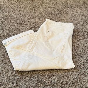 Gloria Vanderbilt White Slimming Effect Cotton Capris